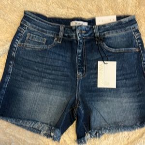 NWT Zenana medium washed blue jean shorts size medium.